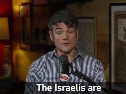 【#一语中的 |辞职美国反恐官员肯特:以色列正把我们拖入战争泥潭!】美国国家反恐中心主任乔·肯特17日宣布辞职,称“无法昧着良心支持对伊朗的战争。”他在接受塔克·卡尔森采访时指出,以色列凭借情报优势和与美共享的文化纽带,使美国对其过度信任,反而忽视了自身战略目标。肯特强调,地区混乱符合以色列利益,却严重损害美国及全球安全,警示美国正被以色列一步步拖入战争泥潭,越陷越深。