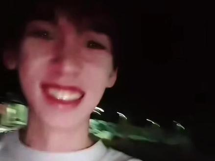 被粉丝偶遇后超级超级真诚的互动啊啊啊啊 我也想知道胡祎阳线下到底有多帅啊啊啊啊啊我也想要签名和合照啊啊啊#胡祎阳 #情侣 #张照愉 #愉阳 #偶遇