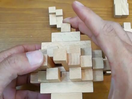 孔明锁----大菠萝。。究竟是怎么拼装起来的呢?观看完整视频,你有信心学会吗?