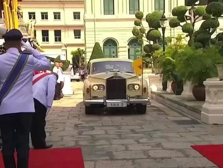 2017年,已故泰王骨灰安奉仪式,全程金碧辉煌,苏提达还是侍卫 #泰王葬礼