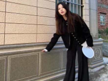 带有斜坡的墙裙,怎么处理 #农村自建房#外墙砖#别墅设计#装修分享#外墙施工农村别墅自建房纸皮砖外墙砖施工装修设计窗套线墙角石屋檐罗马柱效果图