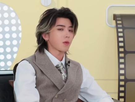 他说:CD有他的coldy宝宝就好傲娇好可爱呀🥰#蔡徐坤#蔡徐坤实体专辑 #柳丝木直播#黑胶唱片 #CD