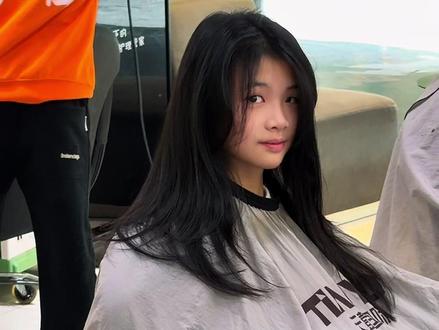 快过年,带11岁6年级女儿剪一个刘浩存同款!
#流量扶持计划 #剪发前vs剪发后 #vlog十亿流量扶持计划 #家有小学生 #live日常碎片