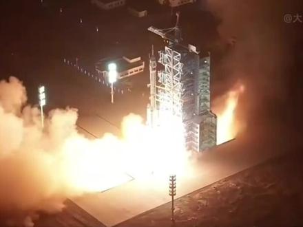 神舟二十三号发射圆满成功 神舟二十三号是中国航天员,接过的最重的一根接力棒第一,这次任务将有一位航天员要留在太空里一整年。第二,来自香港的航天员黎家盈,将成为第一位走进中国空间站的香港航天员。#神舟二十三号 #中国航天 #科普 #探索宇宙