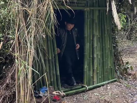 今天是我荒野求生第五天,今天在下雨,天气会越来越冷,既然选择荒野求生,不管咋样我们都会坚持下去的,加油…#荒野求生 #野外美食 #抖音小助手dou上热门