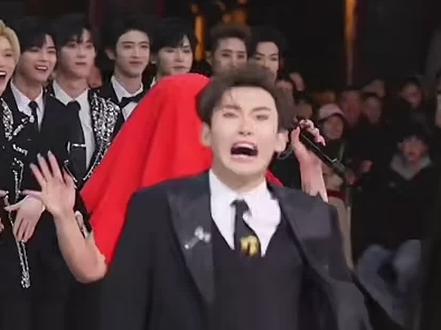 #龙浩天 龙浩天怎么了@AI瑶瑶☀️ @龙浩天🐲 (4.10中午12点生日庆) @龙浩天妹妹🐰