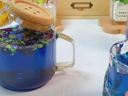 蓝蝴蝶花茶具有:解毒消肿,清新口气,促进消化,解酒排毒,淡化黑色素的功效。