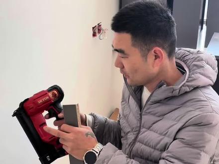 事实证明,大有的锂电钉枪装墙板是可以用的#大有工具#大有锂电钉枪#大有6603