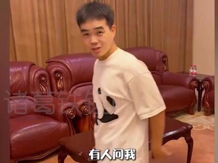 岳云鹏又带徒弟拜年了!全社围堵孙越,把孙越逼到给谢金跪下了 #德云社 #岳云鹏 #尚筱菊 #刘筱亭#孙越