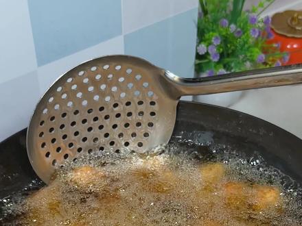 炸肉丸子,掌握好这几点,炸出的丸子蓬松酥脆,放凉了也不回软 #肉丸 #炸肉丸子 #过年炸丸子