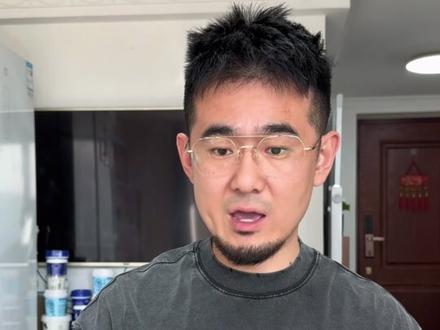 女生拉起一个引体向上是什么水平 #引体向上 #健身#女生减肥#减肥#力量训练