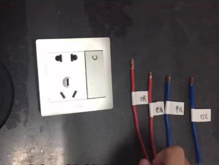 #有孚电工品牌#开关插座#一开五孔有孚一开单控五孔插座接线教程,两种接线方式都演示出来,建议安装开关插座找专业技术人员安装。
第一种:开关控制插座接线方式。
第二种:开关控制灯泡接线方式。
按照您所需求的对应接线方式接线哦。#接线教程 #86型家装暗线盒 @DOU+小助手