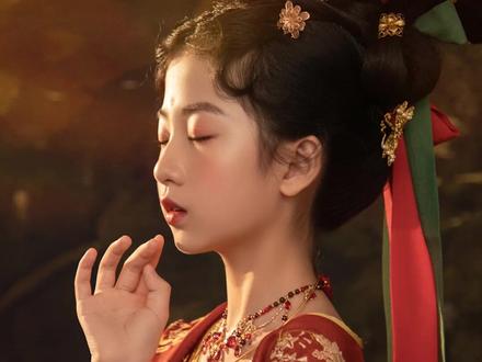 都说10岁小女孩跳舞的样子太帅了,没想到她拍国风写真也这么好看 @张忻然 #写真 #小学生跳舞可以有多帅