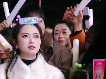 潇潇啊潇潇 唱什么不好呢 这么伤感我听哭了😭@苏潇潇 — 2月5号年货节 #苏潇潇 #阿朱大舞台