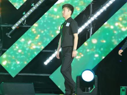 胜部晋级轮,天才少年夏李傲对阵冷面杀手吴振宇,谁能否率先进入16强
#台球 #台球是一种生活 #吴振宇 #夏李傲 #乔氏大师赛
#