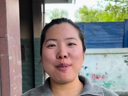 本人未邀请任何机构或战地记者在我婚礼当天进行拍摄和直播!以防万一,还是提前给大家发视频说下吧,我怕当天你们刷到直播我婚礼的账号再上当受骗。我只是普通人,不想把自己的婚礼变成秀场,也不想炒流量,我只想记录真实的生活,要不然不能好几天都不发视频,我就是普通人,这两天忙都顾不上拍视频剪辑视频了#声明 #内蒙任大哈结婚