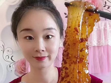 #美食 #洋芋燃燃 #美食分享 土豆淀粉做的美食,洋芋燃燃,浇上酸辣料汁,一口下去太香了