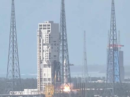 长征十号甲火箭,携梦舟飞船试验在文昌卫星发射场升空……#火箭发射 #文昌 #长征火箭