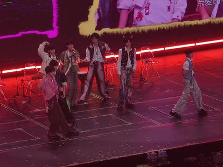 《路灯下的小姑娘》#TF四代 #肆意少年见面会