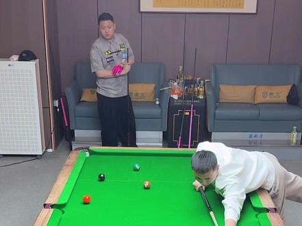 昨晚#刘屹骑#薛珍麒 还有和匕首的直播中。薛老师被不知明原因影响。沉寂了一晚上。 到底是什么让好脾气的薛老师都能控制不住自己的情绪#台球是一种生活 #台球开火