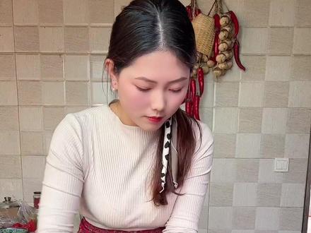 小时候2毛一个的猪油糖,今天让我的孩子们也尝尝我的童年味道,虽然口味有点重,但是真的香😄