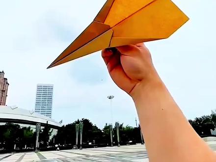 别再折那些只能飞2米的纸飞机啦#玩具 #手工折纸 #折纸#纸飞机