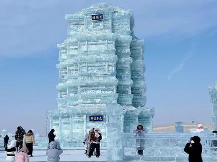 冰雪大世界现状-正在慢慢消融 #哈尔滨冰雪大世界 #冰雪大世界 #哈尔滨旅游攻略 #哈尔滨 #冰雪大世界闭园时间