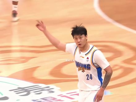 黑他什么的都有,但就是没人敢黑他菜,赵睿依然是国内最顶级后卫,狂飙34分打爆辽宁