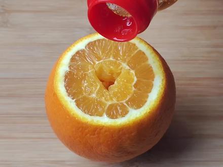 香油倒入橙子中,90岁奶奶吃了一辈子,老祖宗方法,既省钱又实用 #橙子蒸蛋 #盐蒸橙子 #橙子 #橙子微笑挑战 #切橙子 #冰糖橙 #咳嗽小妙招 #伦晚脐橙 #橘子的故事 #止咳