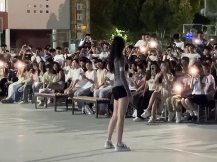 大学第一课😘
#郑州航空工业管理学院#航艺#24届新生#台步 #走秀