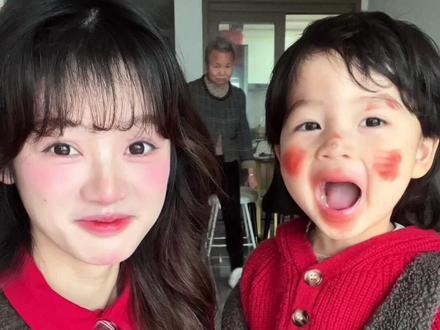 我该怎么跟奶奶狡辩一下呢? #姐姐平时都化这么浓的妆吗 #人类幼崽 #亲子日常