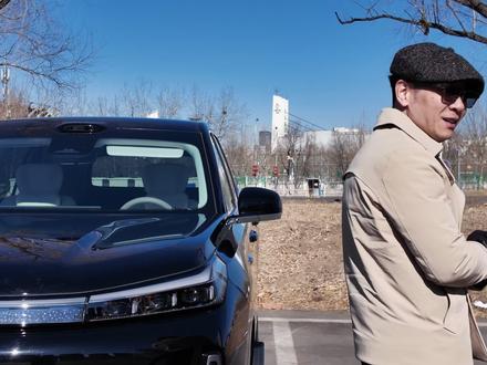 独立的存在 吉利银河M9 自从有了银河M9,就有人问我:它是不是领克900平替?
这种“大逆不道”的话我怎么能说呢?
但我内心还是挺害怕的……于是我就借了一辆。