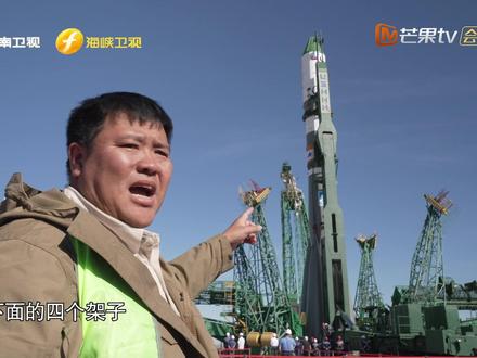 “躺”着从厂房转运完毕后,偌大的火箭如何“起竖”做发射前准备?哈萨克斯坦拜科努尔航天中心,侣行夫妇带你沉浸式体验火箭“起竖”全过程。#地球之极侣行 #地球之极侣行第九季 #侣行夫妇直击火箭发射全过程