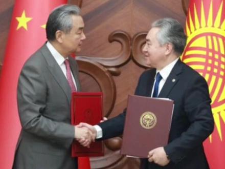 “你好外长!再次见面"! 吉尔吉斯斯坦外长用中文交流,王毅赞吉方发展:刮目相看 ,吉方:坚定支持中国维护核心利益
