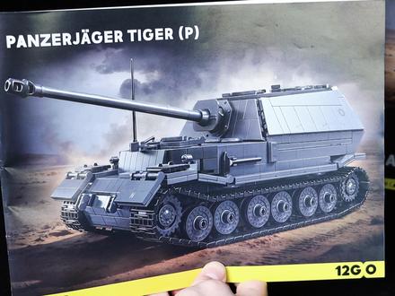 灰色费迪南?虎P维修车! 爱来自12go积木的灰色费迪南歼击车,弟中弟拼着拼着,忽然灵机一动,就进行了亿点改动,各位积友觉得如何呢?@积木叠中叠
#12go #积木 #坦克世界闪击战 #战争雷霆 #测评