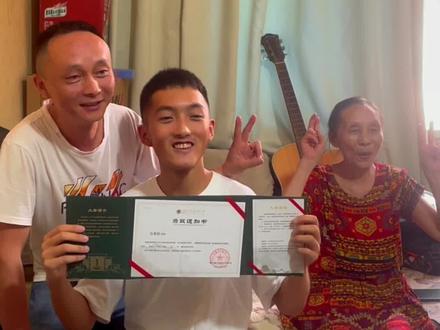 刚刚!绵阳市第一封2023高考录取通知书送达!来自中国人民解放军陆军工程大学…#录取通知书 #军校