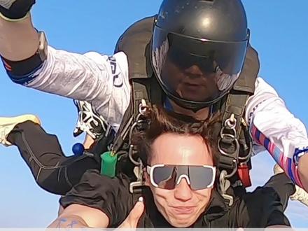 去做点自己没做的事情吧#生日 #跳伞