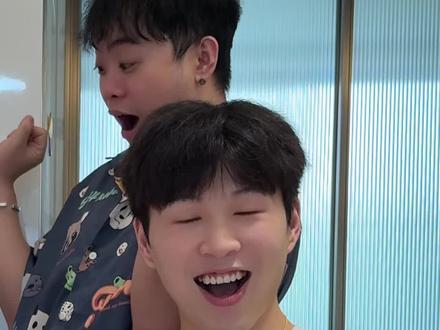 当我用豆包锐评朋友圈… #当我和AI一起刷手机 #搞笑日常