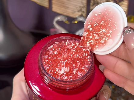 出门不爱化妆的你用它就可以#龙血膏 #素颜霜 #底妆 #贵妇膏 #提亮肤色改善暗沉