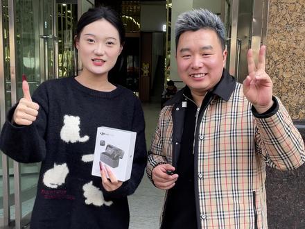 街头挑战:10元现金还是1W薪资的工作。你选哪一个? 全国巡捞河南郑州站!我们来啦!!PS:郑州年轻人确实太难了
#街头采访 #街头挑战 #找工作 #新媒体运营 #转行