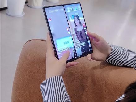 Xiaomi MIX Fold 2 同时打开2个抖音简直小case!不信,你自己看~#小米手机 #折叠屏 #数码 #3c好物推荐 #分屏