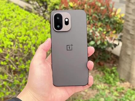 小屏党爽了,既要影像手感,又要性能续航,一加15T这个配置简直离谱。#一加15