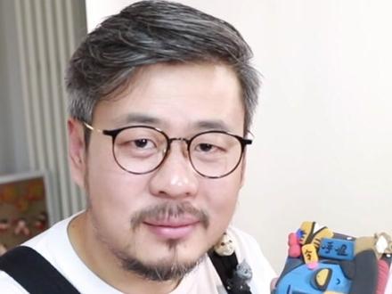 帮粉丝改旧物改上瘾了,今天让我改造的粉丝是位恐怖小说迷,看看改造完的样子有没有吓到你吧#旧物改造 #超轻粘土 #手工 #笔记本#英叔 @星猫文创