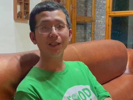 今天这期视频是苗老师亲自上阵给大家解读“蚂蟥”,看蚂蟥在他手上爬来爬去真是捏一把汗啊,看完你们心中的恐惧减少了吗😂#绿水青山自然教育行 #特级异宠记录员 #观察昆虫 @昆虫喵老师