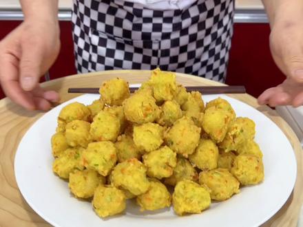 怎么炸豆腐丸子外酥里嫩?老厨教你调丸子馅的秘诀,比肉的还好吃 #豆腐 #炸丸子 #素丸子 #调馅技巧 #家常菜