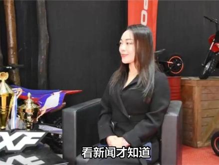 看新闻才知道,阿波罗老板娘应儿不仅在2009年接纳了张雪,又