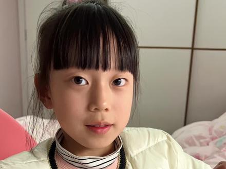 《我学会钉扣子了》老师布置的作业,视频记录+写作文,用心完成,以后缝缝补补的就交给你了。#我家小棉袄正在渐渐长大 #记录成长的每一个瞬间
