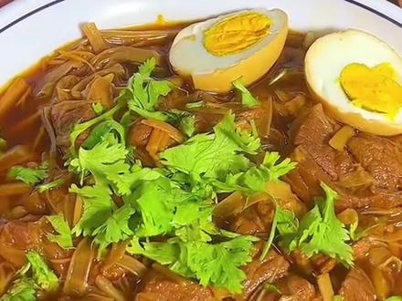 一碗黄花牛肉面吃出南北方融合。#看见枣庄 #枣相见榴美好 #黄花牛肉面 #台儿庄