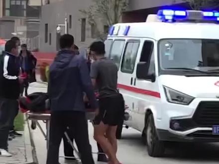 5月12日,河北保定。男生体育考试刷新成绩后晕倒,教练:800米第一圈就跑了51秒