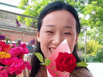 母亲节到了、与孩子一起给婆婆、妈妈和姐姐每人手工自制一束鲜花💐也祝每一位母亲节日快乐!#真实生活分享计划 #乡村生活 #母亲节 #手工鲜花礼物 #生活要有仪式感